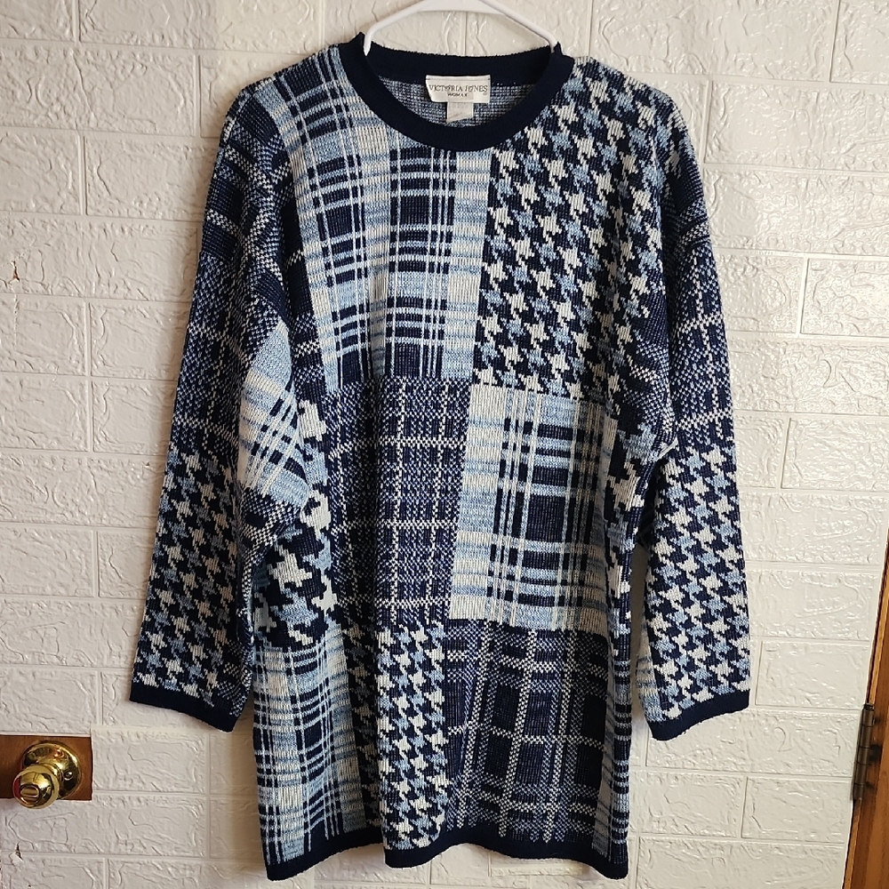 Victoria Jones Woman Patchwork Navy and White Sweater